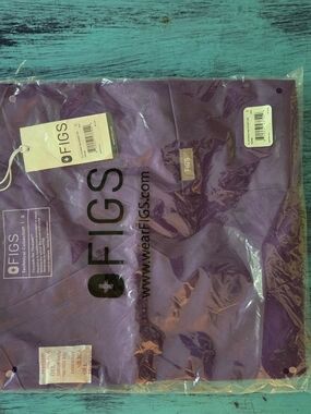 Figs Women's Small Catarina Scrub Top in Purple